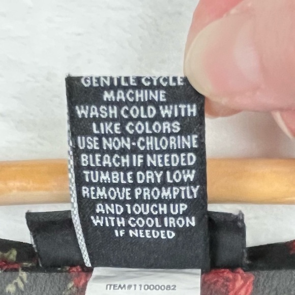 Torrid Black Floral Red Roses Sheer Tie Front Blouse Size 2 - Picture 11 of 12